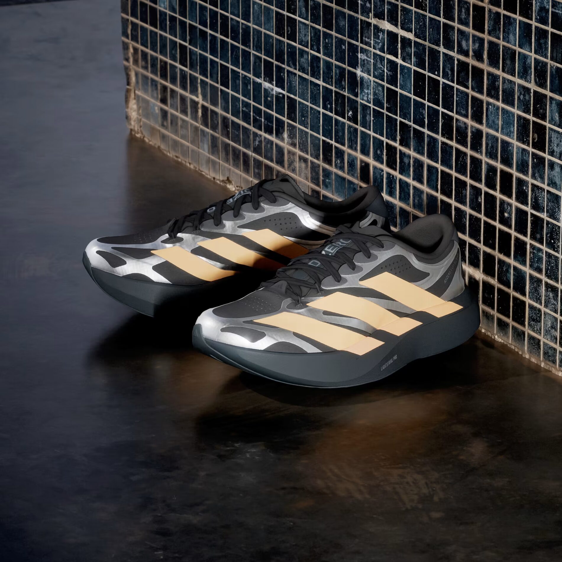 Беговые Кроссовки Adidas Adizero Evo SL EXO 'Carbon / Lucid Orange / Silver Metallic'