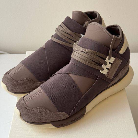 y-3 Qasa